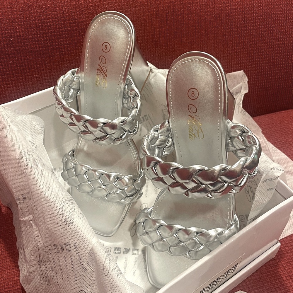 Mata Shoes “Frenchie” Braided Block Heel Slip On Sandals. Silver. Size 8. NIB.